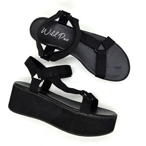NWT Wild Pair Sawwyer Flatform Sandals